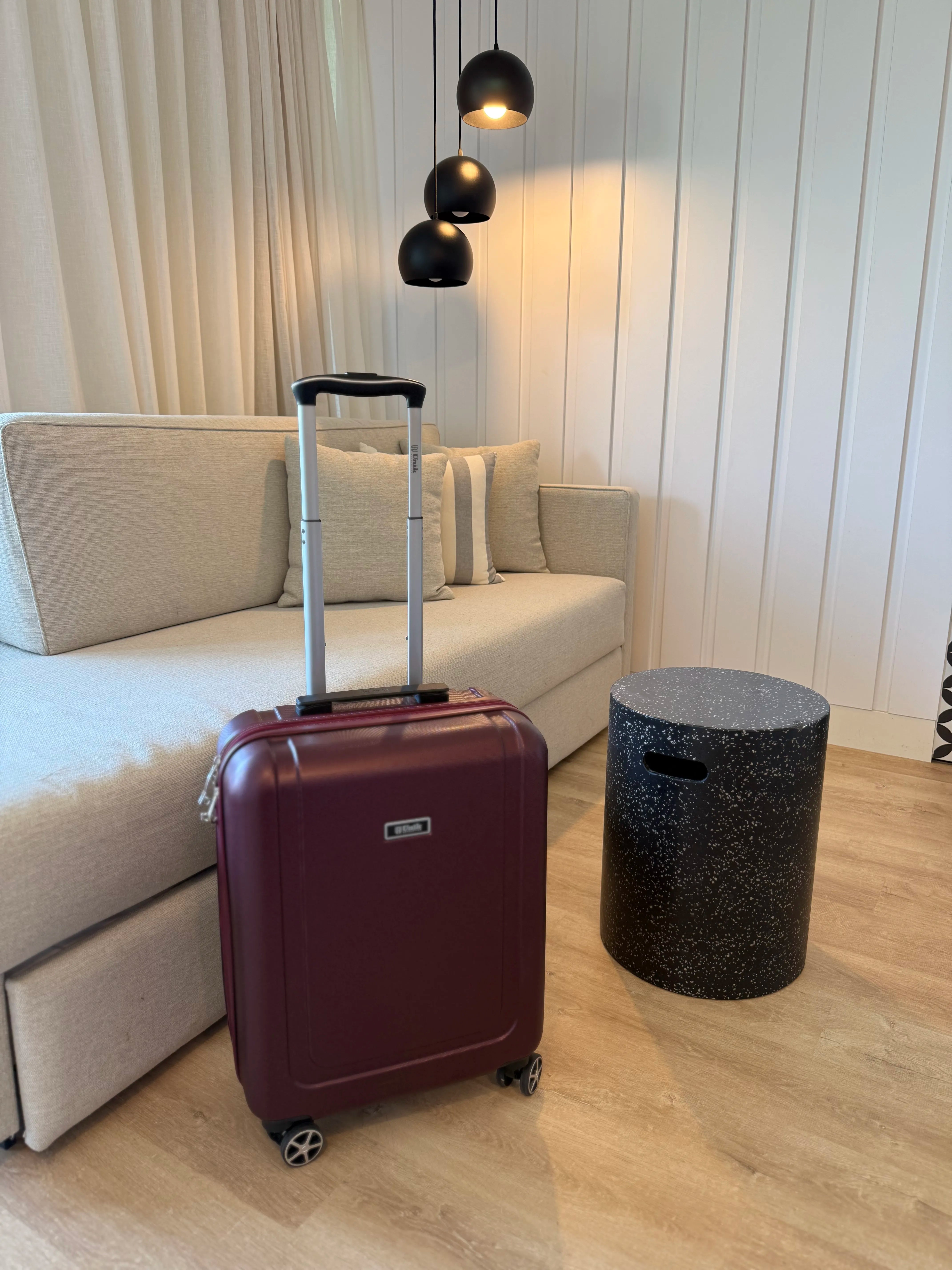 Compra maletas de viaje rígidas Unik Revolution en Valencia, España – equipaje duradero ideal para turistas, viajeros y vuelos internacionales.